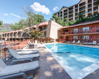 Quality Inn Creekside - Downtown Gatlinburg - Gatlinburg - Pool