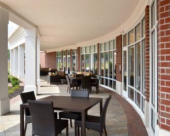 Courtyard by Marriott Youngstown Canfield - Canfield - Patio