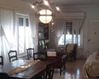 Very nice house with great garden, ideal green lovers. - San Martín - Menjador