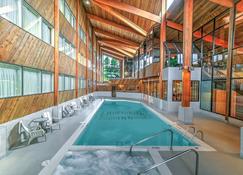 Cozy Room in the Mountains | On-Site Ski Lockers! - Lake Louise - Pool