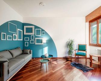 Blue Mood - By Myhomeincomo - Cernobbio