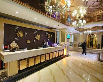 Jitai Boutique Hotel Shanghai Railway Station - Shanghai - Front desk