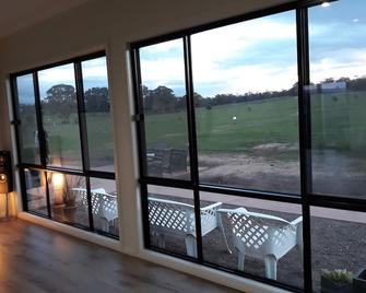 Aligning Health Retreat & Day Spa - Axedale - Balcón