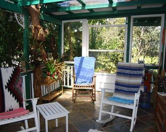 The Artist Cottage - Volcano - Patio