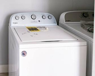 2Bd/2Bth King Beds, Patio, Yard, Walk to Trail, Safe & Quiet, Newly Furnished - Indianapolis - Laundry facility