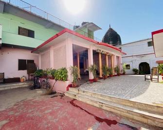 Hotel Swagatam - Prayagraj - Building
