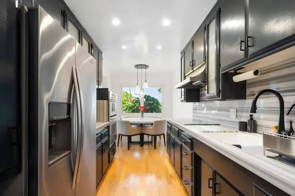 Elegant 2-bedroom Condo in wonderful Los Feliz with WiFi, Office Space and AC - לוס אנג'לס - מטבח