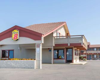 Super 8 by Wyndham Fort Bragg - Fort Bragg - Bygning