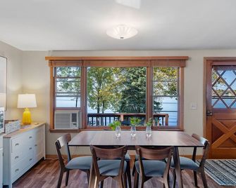 Lake Pulaski Getaway - Buffalo - Dining room