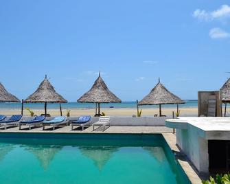 Serene Beach Resort - דר א-סאלאם - בריכה