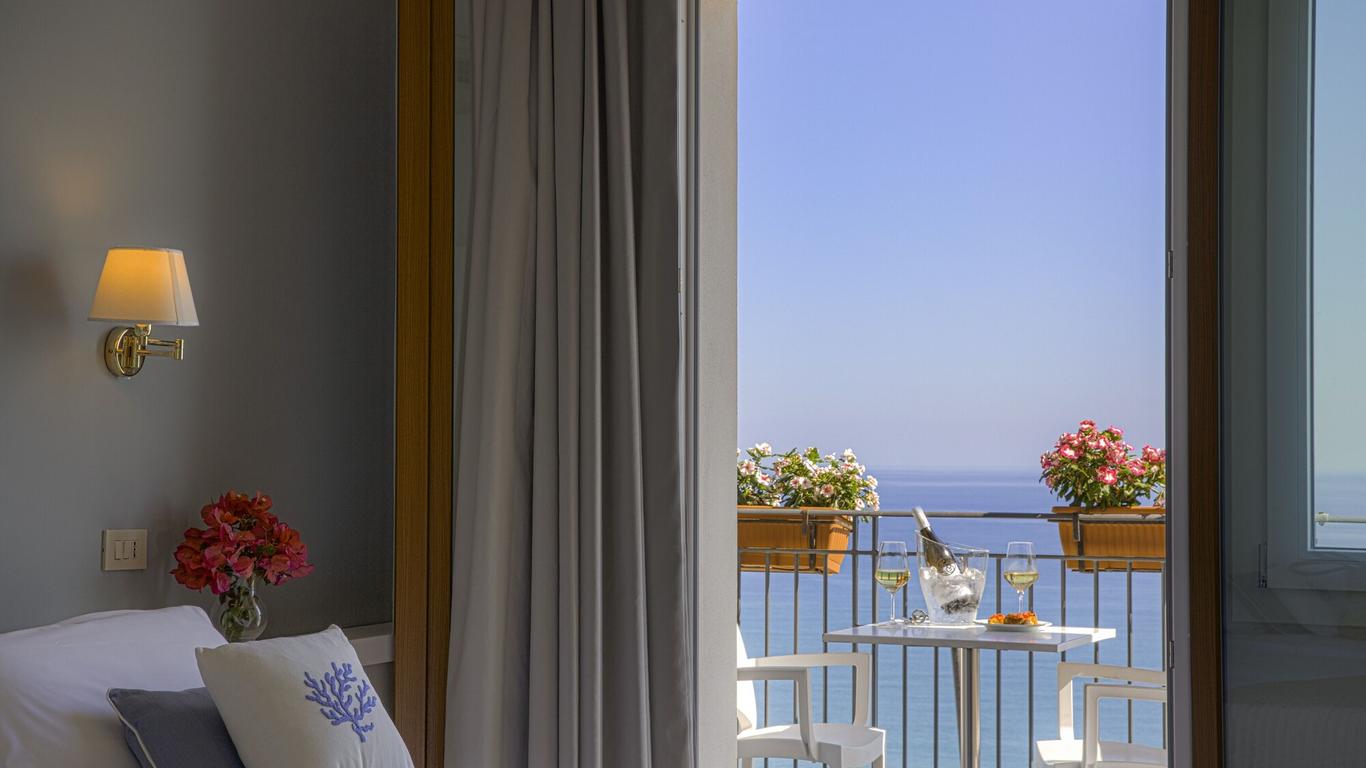Hotel Punta Nord Est