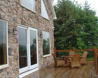 Discover tranquility in the White Mountains, your perfect 3-bed retreat - Whitefield - Balcony