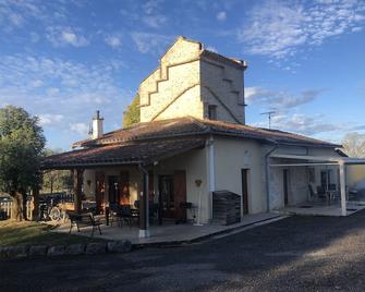 Maison en Pierre Avec Piscine - Montricoux - Edificio