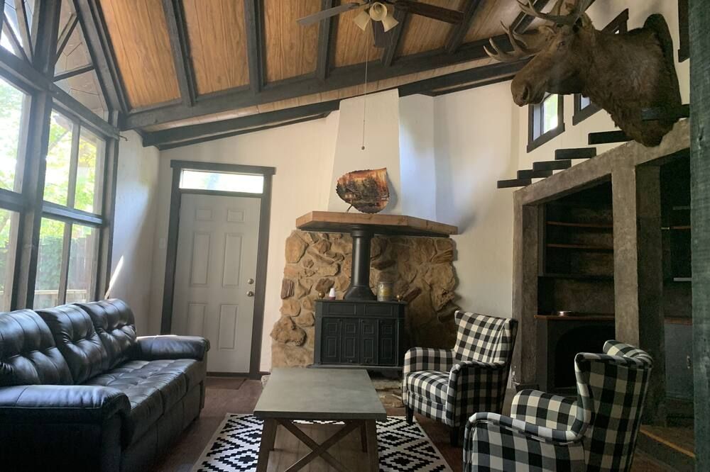 Cozy vacation home just 20 minutes from Six Flags St. Louis