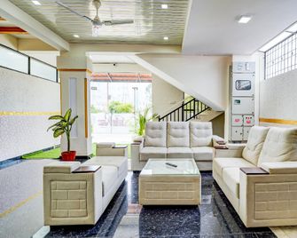 Hotel O Airport Suites - Bagaluru - Lobby