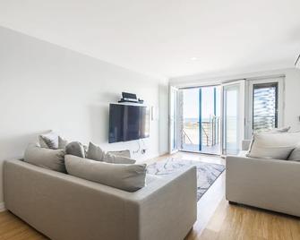 Ocean Waves - Luxury beachside accommodation - Lancelin - Sala de estar