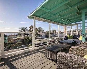 Your perfect short escape: surf, sand and a charming iconic beach cottage. - Laguna Beach - Balcony