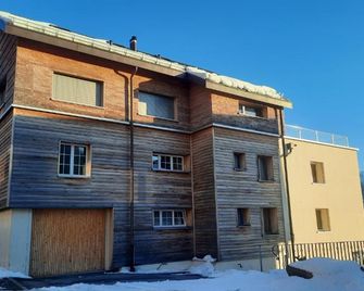 Large Apartment 8beds great for family and friends, Mountain View - Amden - Building