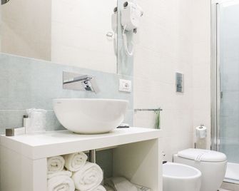 Toledo 16 Luxury Suites - Napoli - Bad