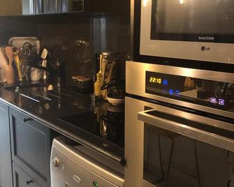 Apartment with marina and sea view - Port-de-Bouc - Cuisine