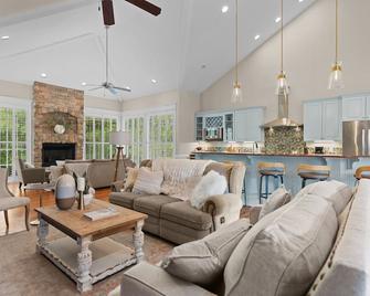 Grand Home on 10 Acres in Surf City w/Private Pond! - Hampstead - Living room