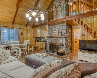 Campfire Cabin on the River - Welches - Living room