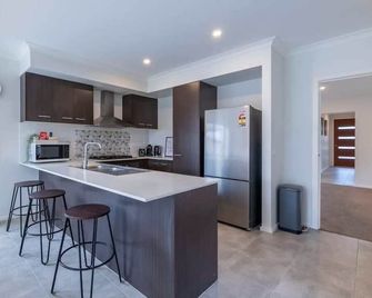 Cranbourne Entire house 4bedroom - Cranbourne