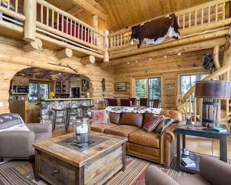 New Absolute Tranquility! Log Cabin, Professionally Decorated, Stunning View - Steamboat Springs - Living room