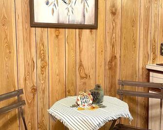 Charming 3-bedroom house with AC, WiFi in Clayton - Clayton - Essbereich