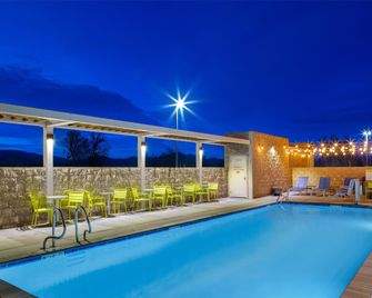 Home2 Suites by Hilton Redding - Redding - Pool
