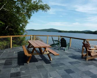 Stunning Waterfront Cabin with a Boathouse on Tupper Lake in New York - Tupper Lake - Balcony