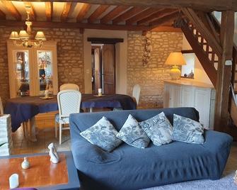 Magnificent Normandy farmhouse built in 1816, 2h30 from Paris - Neuvy-au-Houlme - Sala de estar