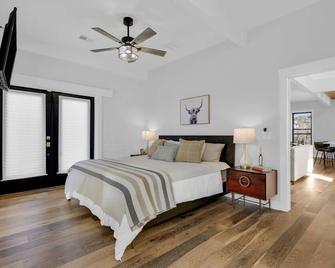 Loft Apartment overlooking downtown Lillington, NC. - Lillington - Habitación