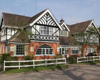 St George's Lodge, Bisley - Woking - Building