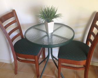 SPA Unit - in the Main St of the Historic Town of York. - York - Dining room