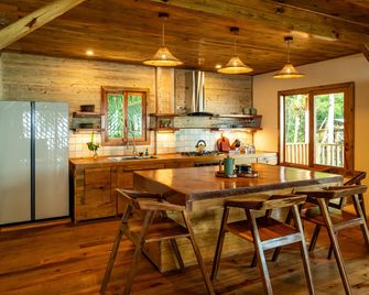 Casa Cayuco Eco-Adventure Lodge - Bocas del Toro - Kuchnia