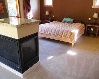 2 BR Master wing in a Soquel hideaway - Soquel - Slaapkamer