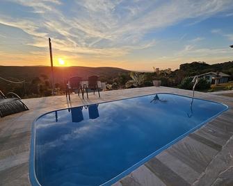 Chalés Vila Real - Tranquilidade na Serra de Carrancas - Piscina com uma vista espetacular do Pôr do Sol - Carrancas - Pool