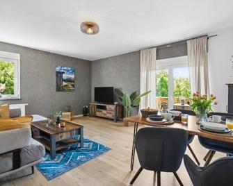 Hirschberg Living - zwischen Stadt und Natur - Saint Wendel - Wohnzimmer