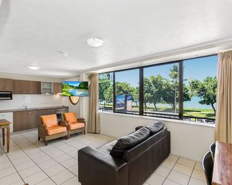 Waters Edge The Strand - Townsville