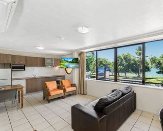 Waters Edge The Strand - Townsville
