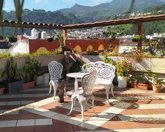 Hotel Los Olivos Quetzaltenango - Quetzaltenango - Binnenhof