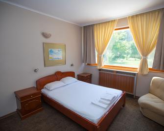 Hotel Ustra - Kardzjali - Slaapkamer