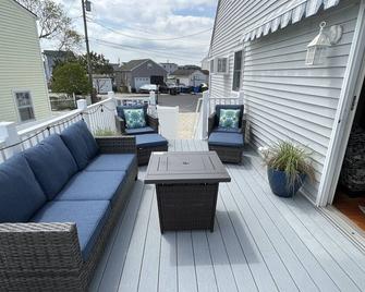 Beautiful home with amazing water views only minutes to the beaches on LBI. - Manahawkin - Balcony