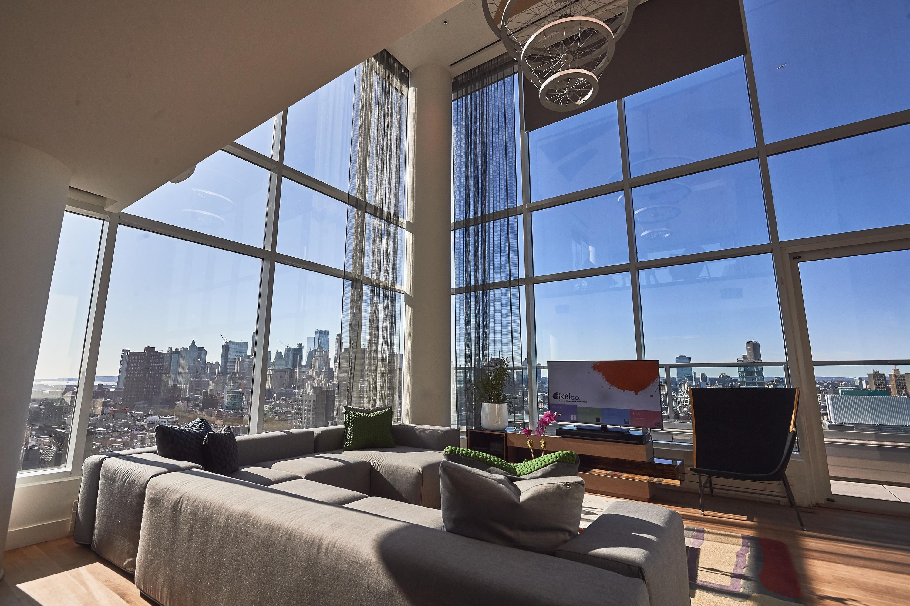 Living room view of Hotel Indigo Lower East Side New York