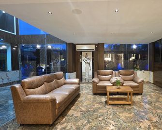 Hotel Belaseshe - Bolpur - Lobby