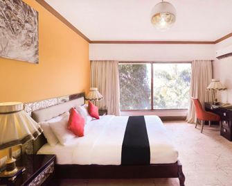 Townhouse Royal Palms Hotel - Daisy - Mumbai - Slaapkamer