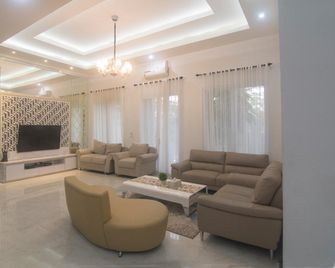Royal Homy Syariah - Depok - Lounge