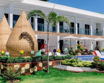 Sonrisa Resort De Playa by Hiverooms - San Remigio - Будівля