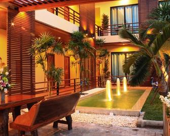 The Win Hotel - Bang Saphan